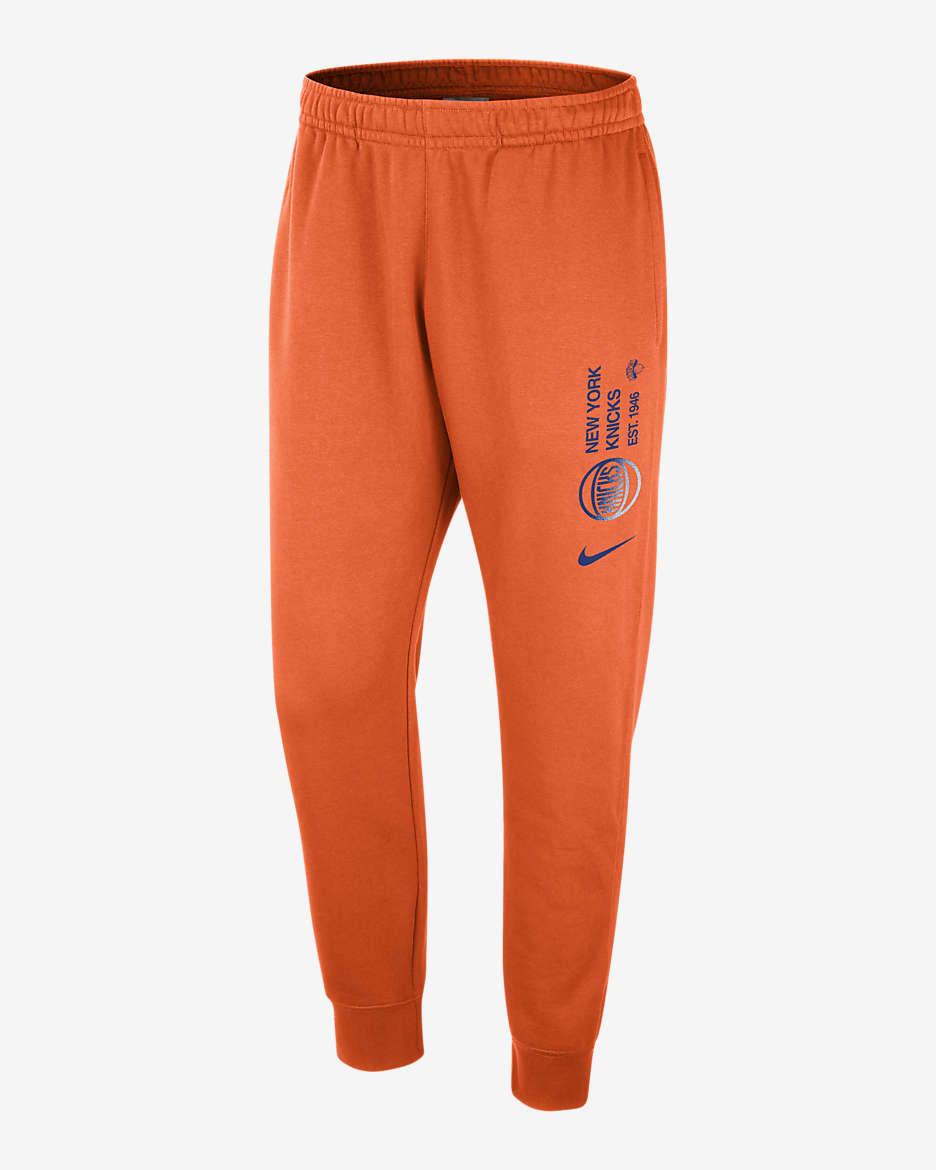 New York Knicks Club Courtside Men s Nike NBA Joggers. Nike